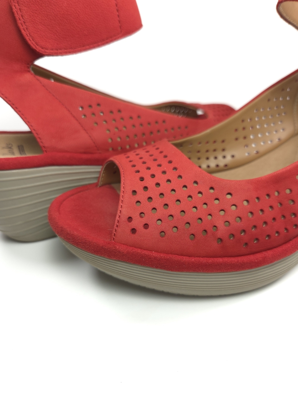 Clarks Reedly Salene Red Perforated Leather Peep‑Toe Wedge Sandals W 8.5 - Picture 8 of 16